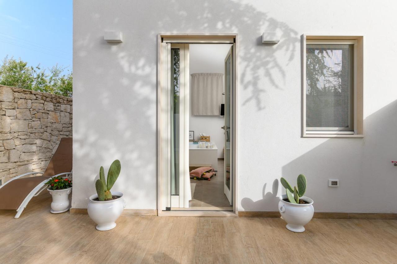 Mandorlocarrubo'S Suite Ostuni Exterior foto