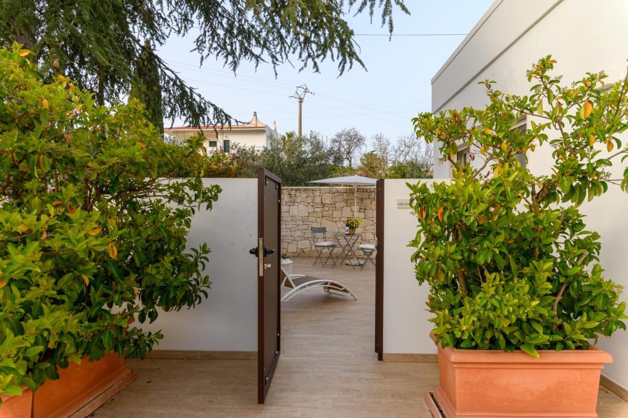 Mandorlocarrubo'S Suite Ostuni Exterior foto