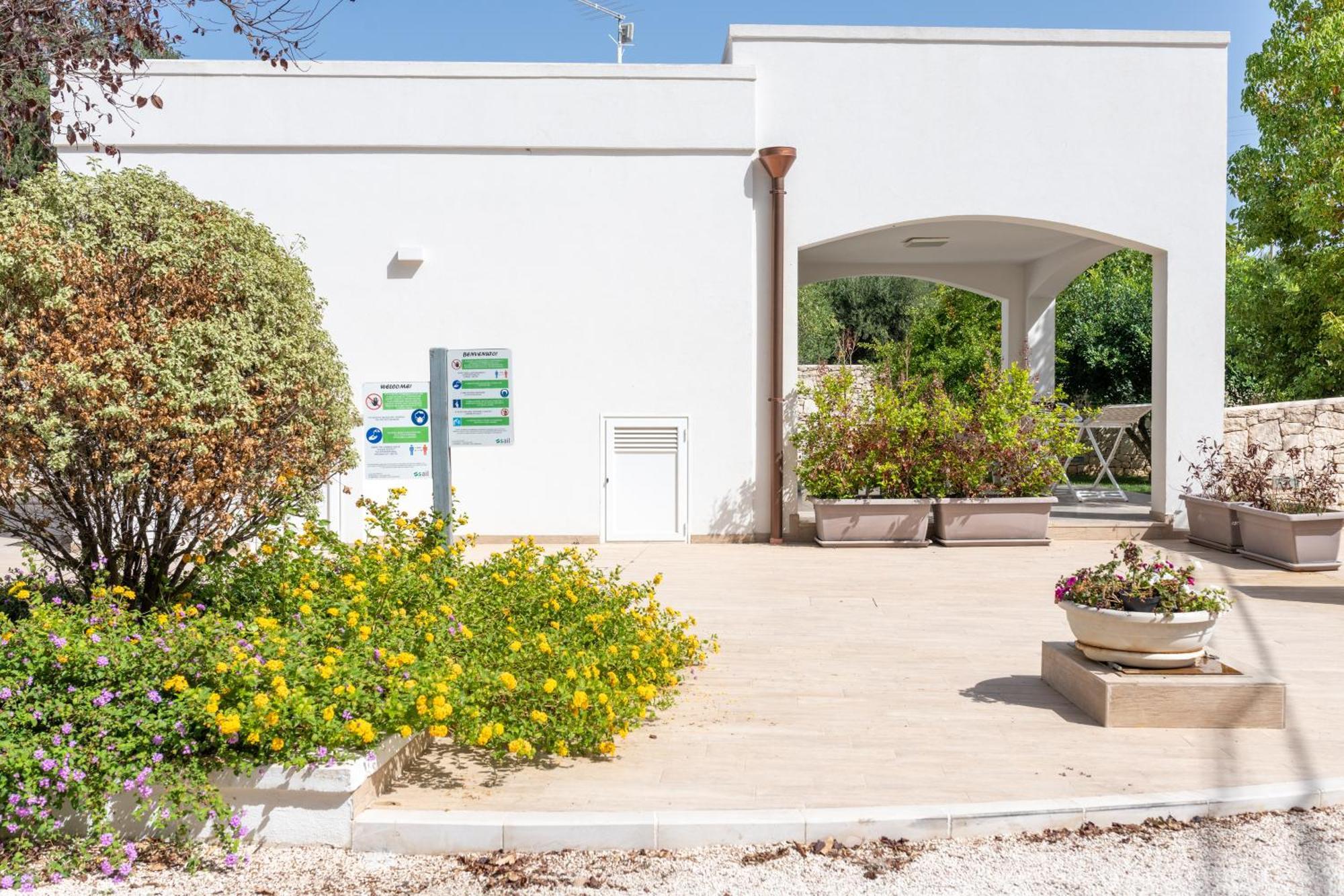 Mandorlocarrubo'S Suite Ostuni Exterior foto