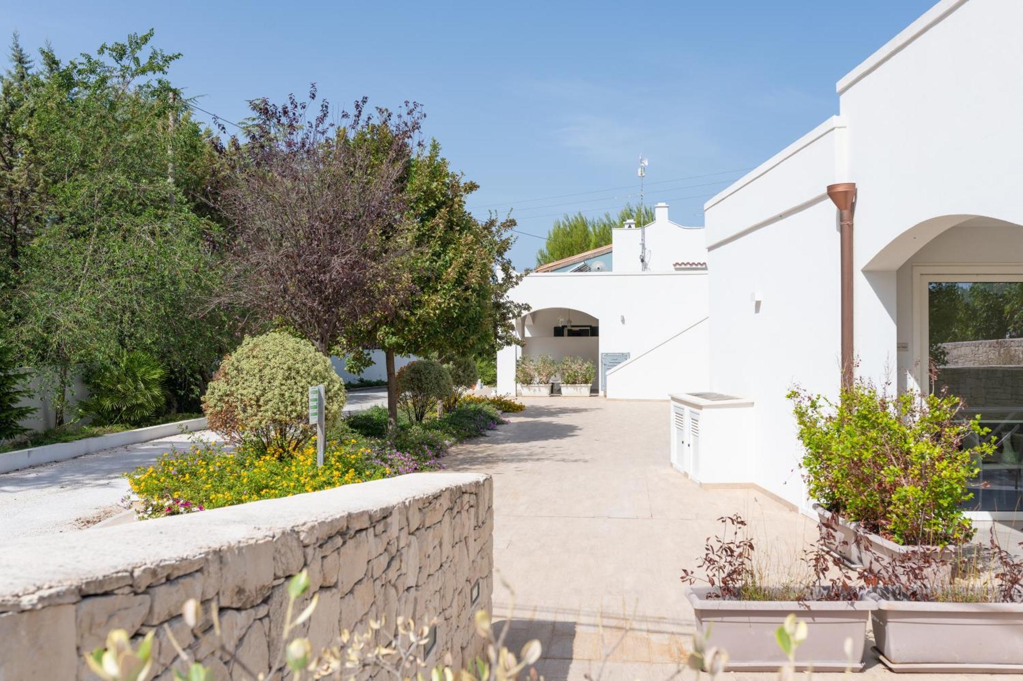 Mandorlocarrubo'S Suite Ostuni Exterior foto